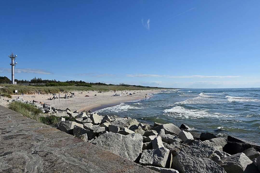 1079px-Darłówko,_plaża_zachodnia_(HB2)